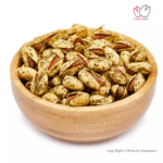 250گرم پسته اکبری برشته جعفری در کاسه چوبی با پشت زمینه سفید