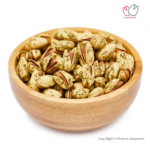 250گرم مغز پسته اکبری برشته شویدی با پشت زمینه سفید در کاسه